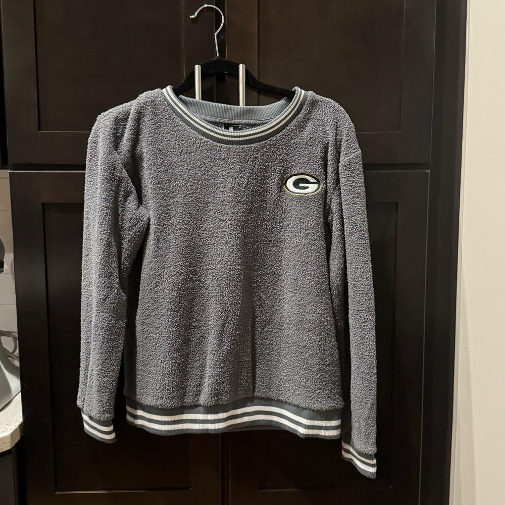 Green Bay Packers NFL Apparel Grey Sherpa Pullover Sweatshirt.